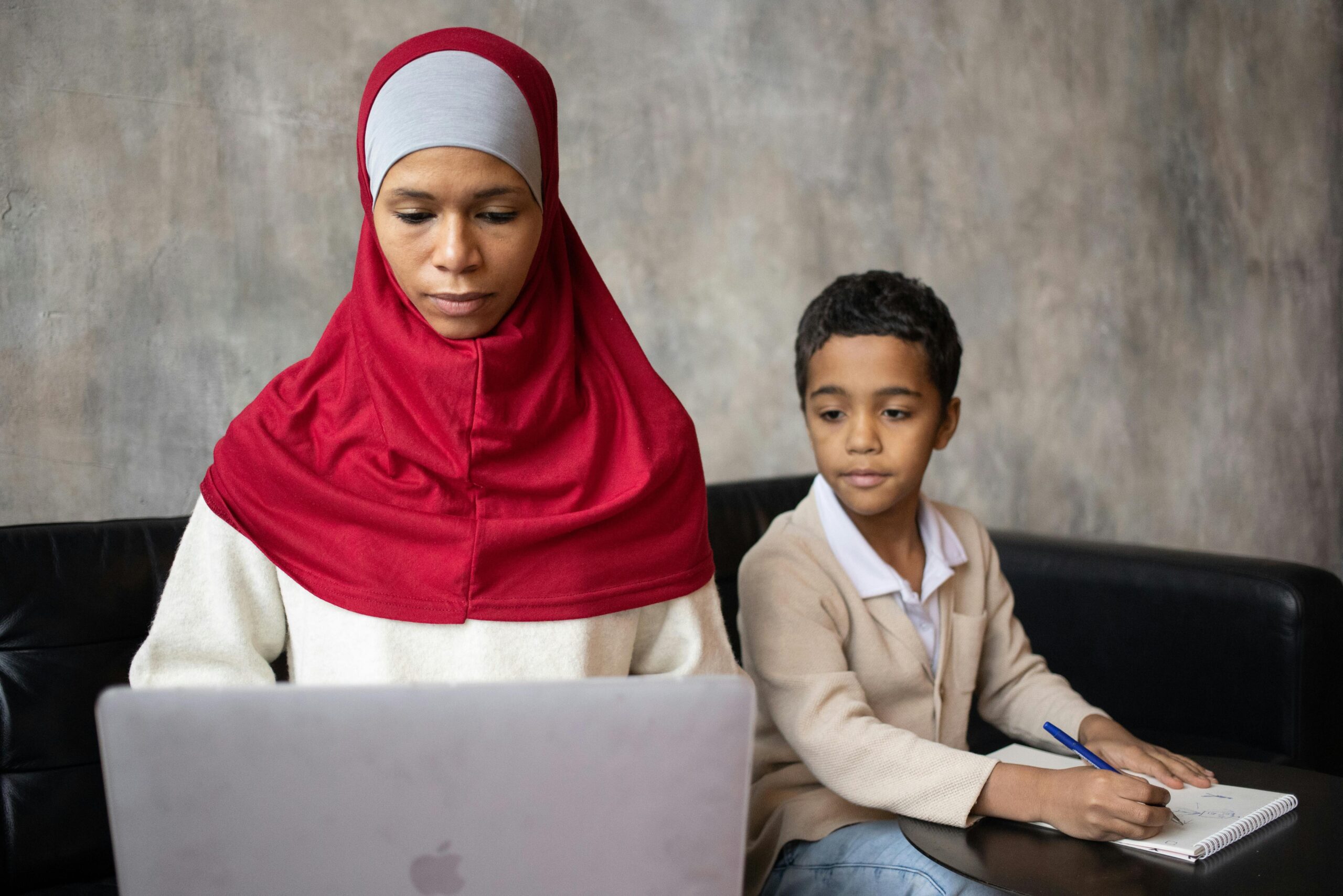 Choosing the Best Online Islamic School UK: A Guide to Faith-Based Learning at Home